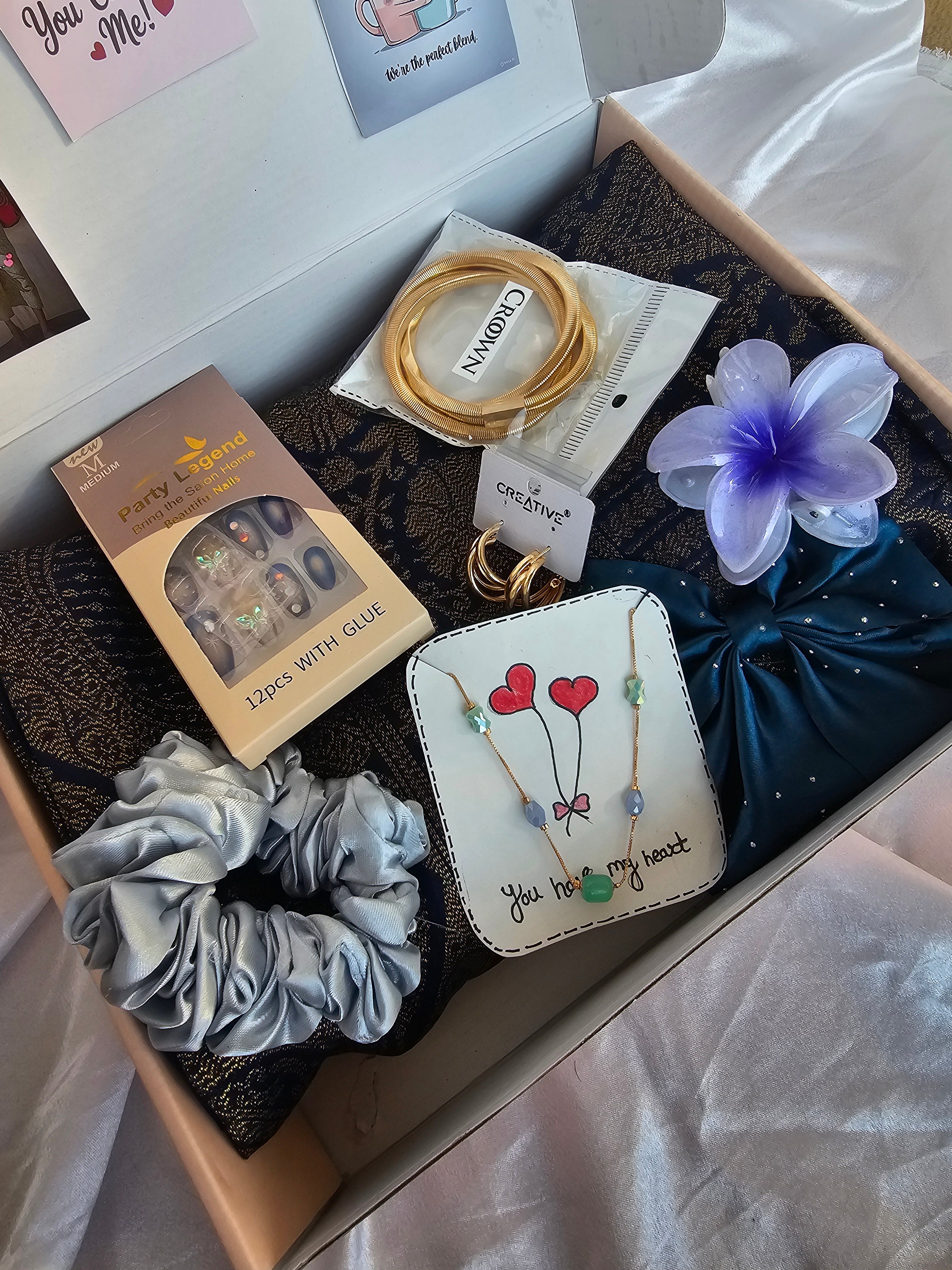 Saree Gift Hamper🥻