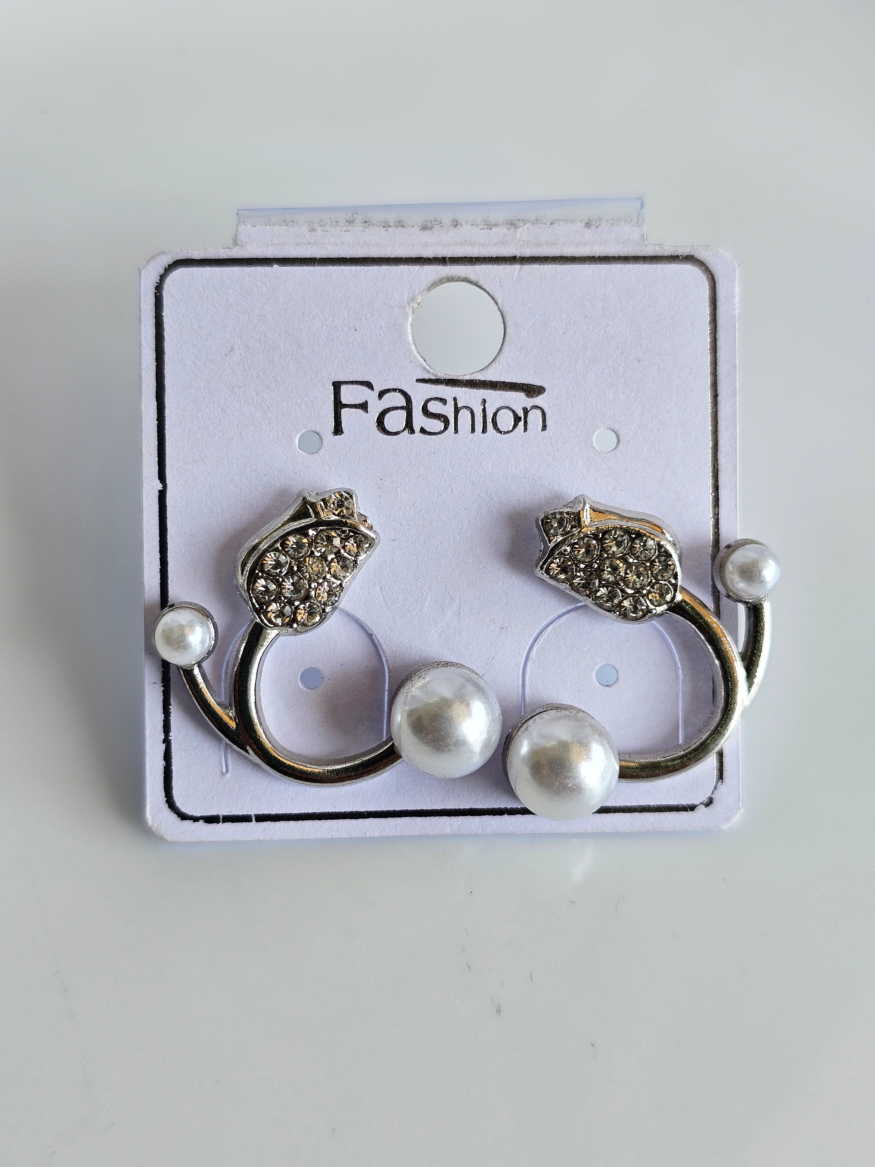 Tulip pearl earrings
