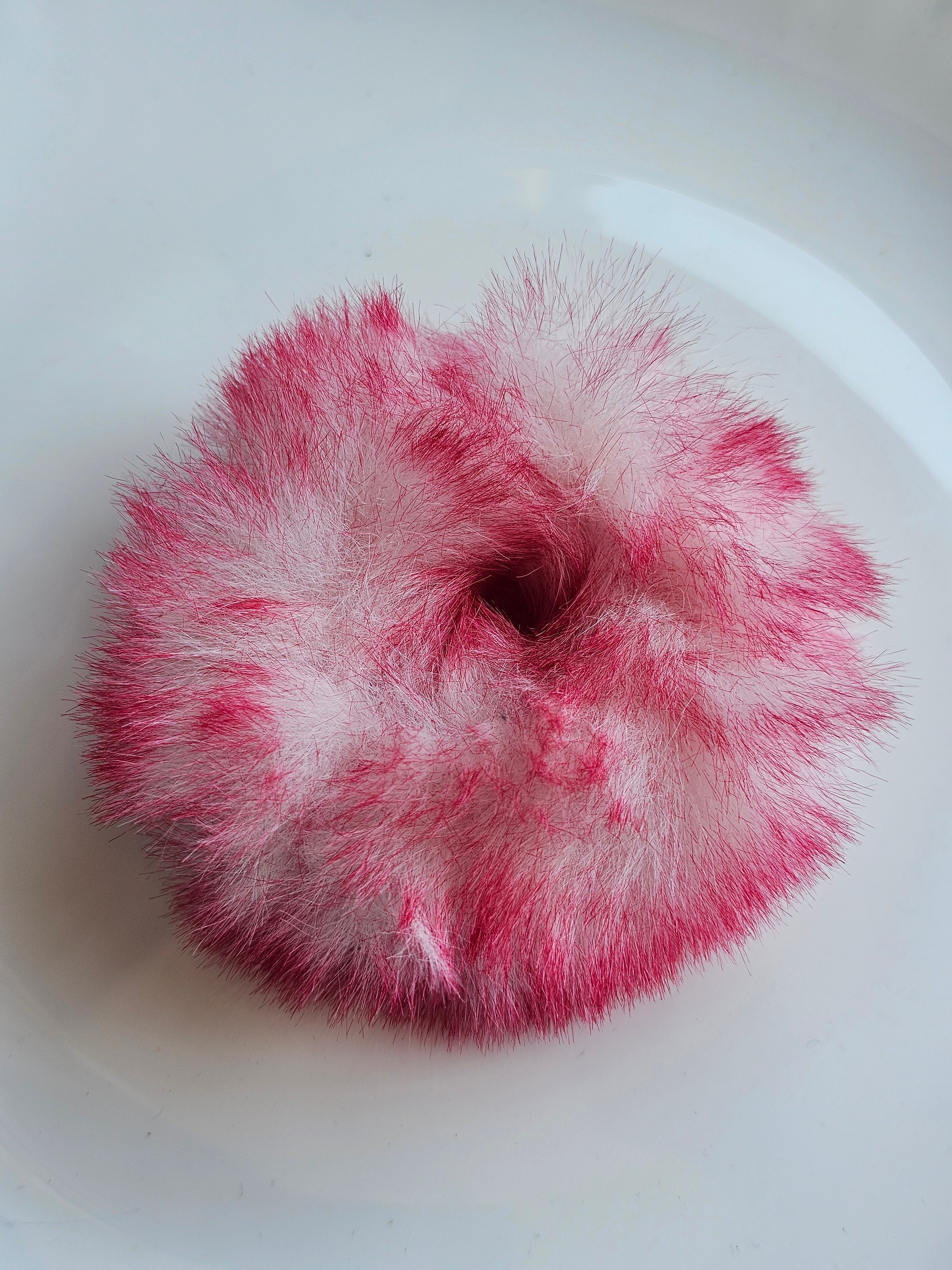 Plush Scrunchie (red)