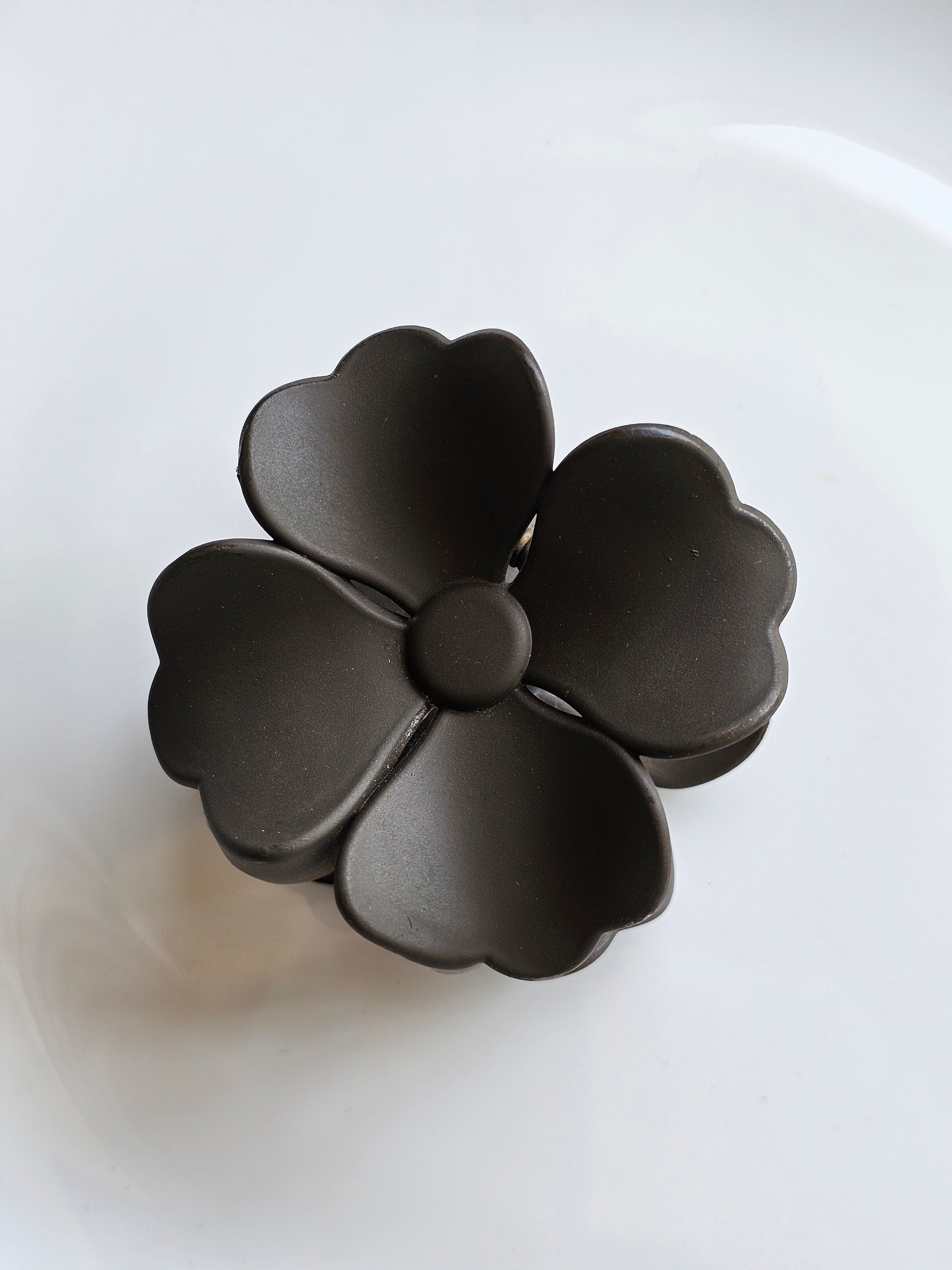 Flower Claw – Deep Chocolate
