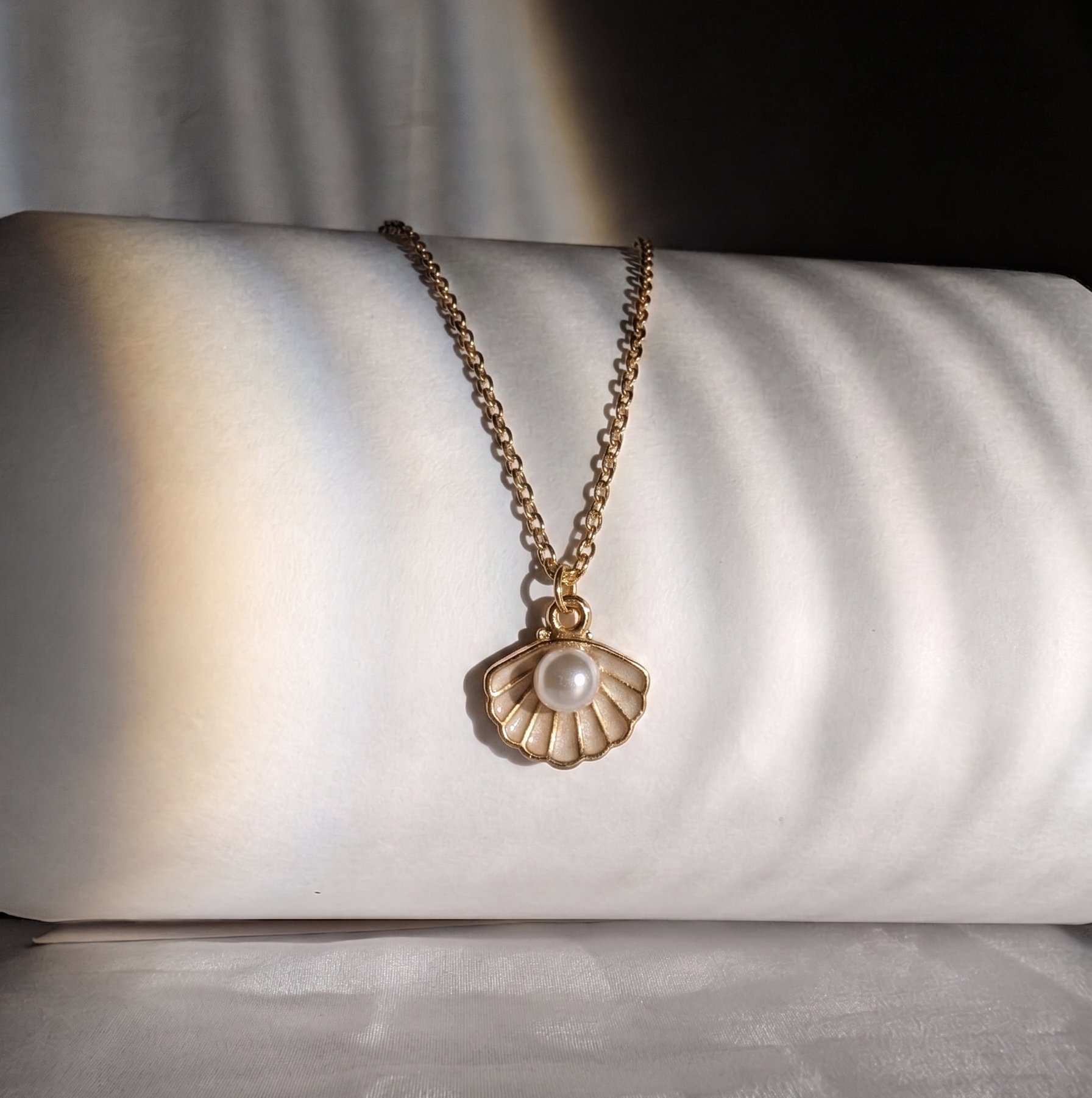 Golden Seashell Pearl pendent