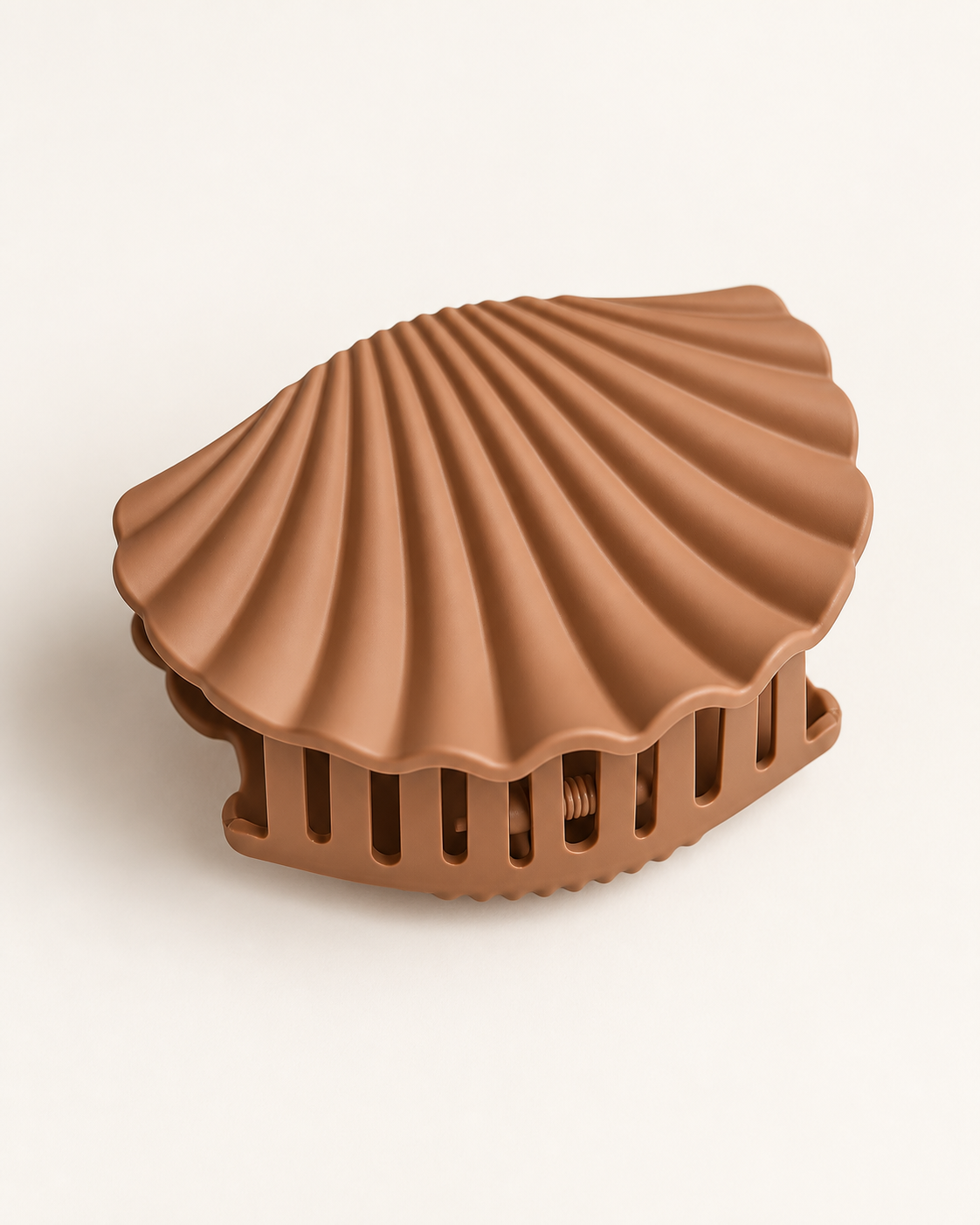 Seashell Claw Clip — Caramel Brown — product photo